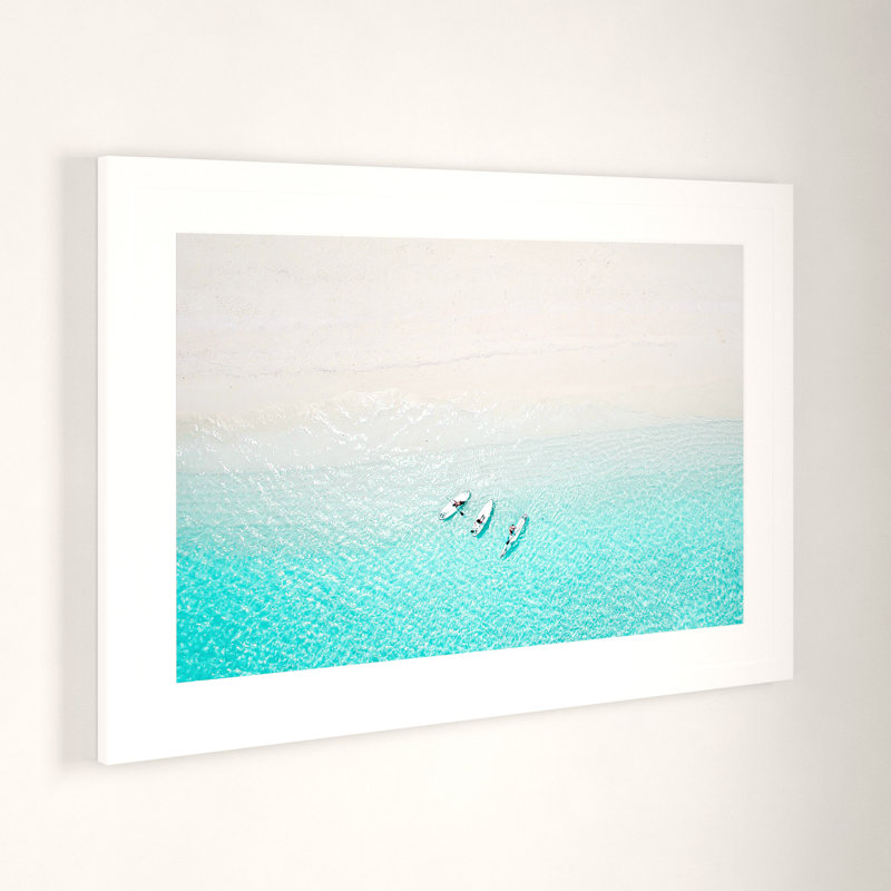 «Trois Bateaux», reproduction de photo sur papier encadrée, H 20 po x l 30 po