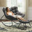 Chaise berçante de patio avec repose-pieds-1696083601