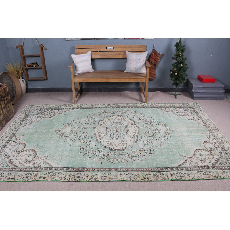 Exquis tapis turc vert fait à la main avec un design anatolien idéal pour le décor du salon et pour offrir des cadeaux uniques
