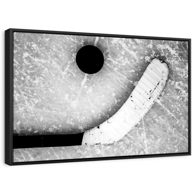 «Hockey Puck and Stick», reproduction sur toile, H 21 po x l 31 po
