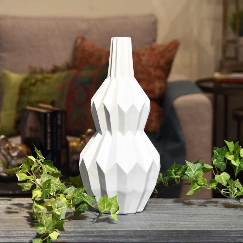 Vase de table en céramique Gullion, Blanc, H 14,25 po x l 6,5 po x P 6,5 po