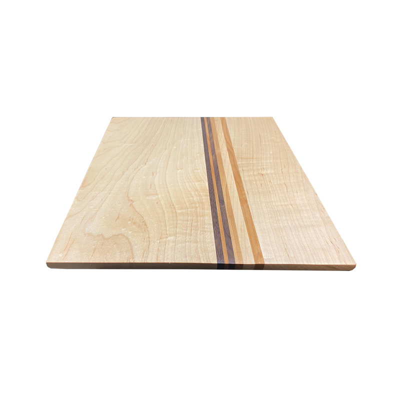 Érable moderne mélangé à une planche à découper en grain de noyer