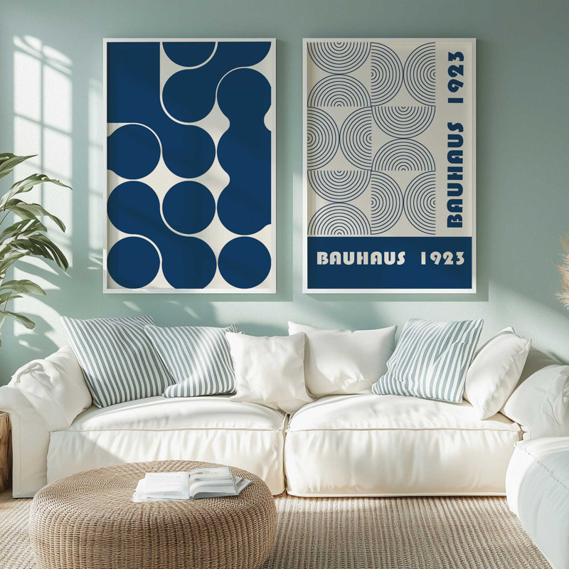Ensemble de 2 imprimés géométriques bleus 1923, 19 po x 12 po Bauhaus 1923, Cadre doré brossé, 15.5" H x 23.5" W x 1.25" D