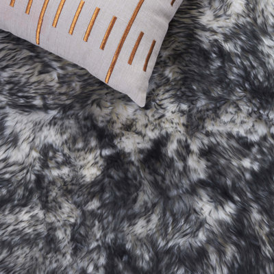 Tapis à motif de peau de mouton Tateos