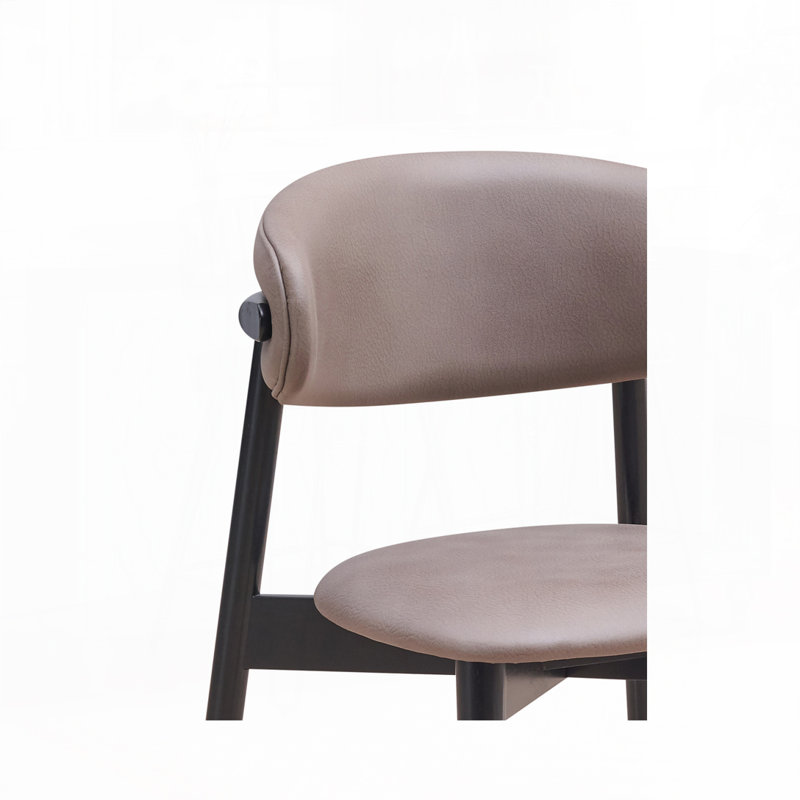 Chaise d'appoint à finition noire