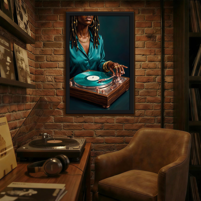 Femme abstraite avec tourne-disque et disque vinyle, H 30 po x l 20 po
