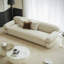 Canapé blanc cassé au design simple et léger