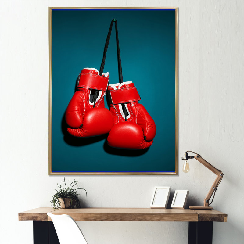 «Knockout Red Box Gloves», reproduction sur toile, Cadre flottant doré, H 44 po x l 34 po x P 1,5 po