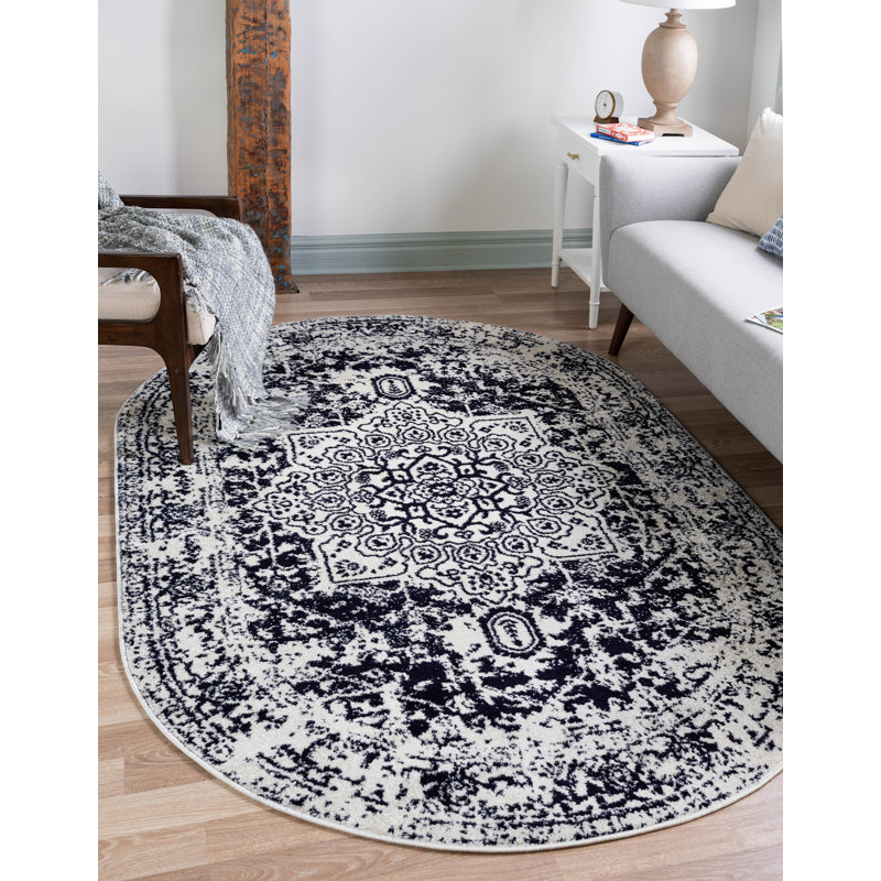 Malynn Oriental Indoor Rug, Oval 3'3" x 5'3"