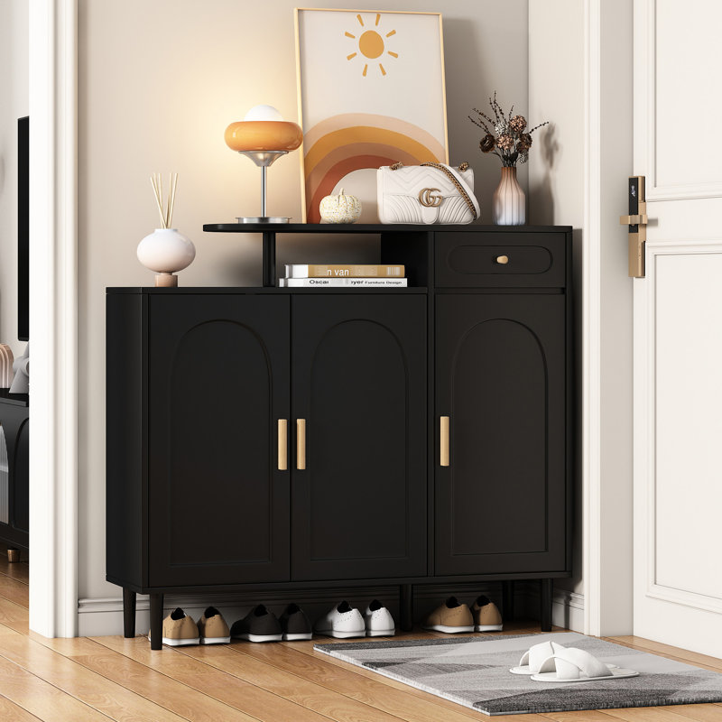 Armoire à chaussures Amma noire avec pieds et tablettes spacieuses, Noir
