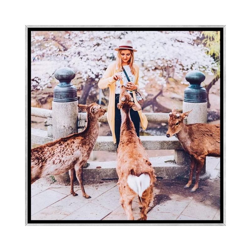«Hearts in Nara» par Hobopeeba - reproduction de photo, Pas de tapis, H 37 po x l 37 po x P 1,5 po, Toile avec cadre argenté