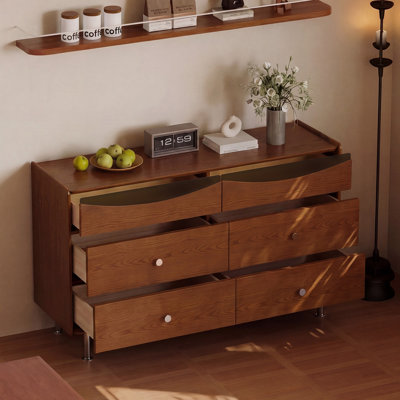Buffet de style nordique médiéval
