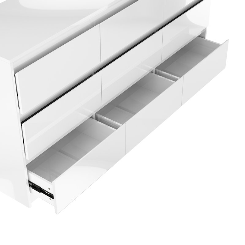 Commode à 9 tiroirs très lustrée