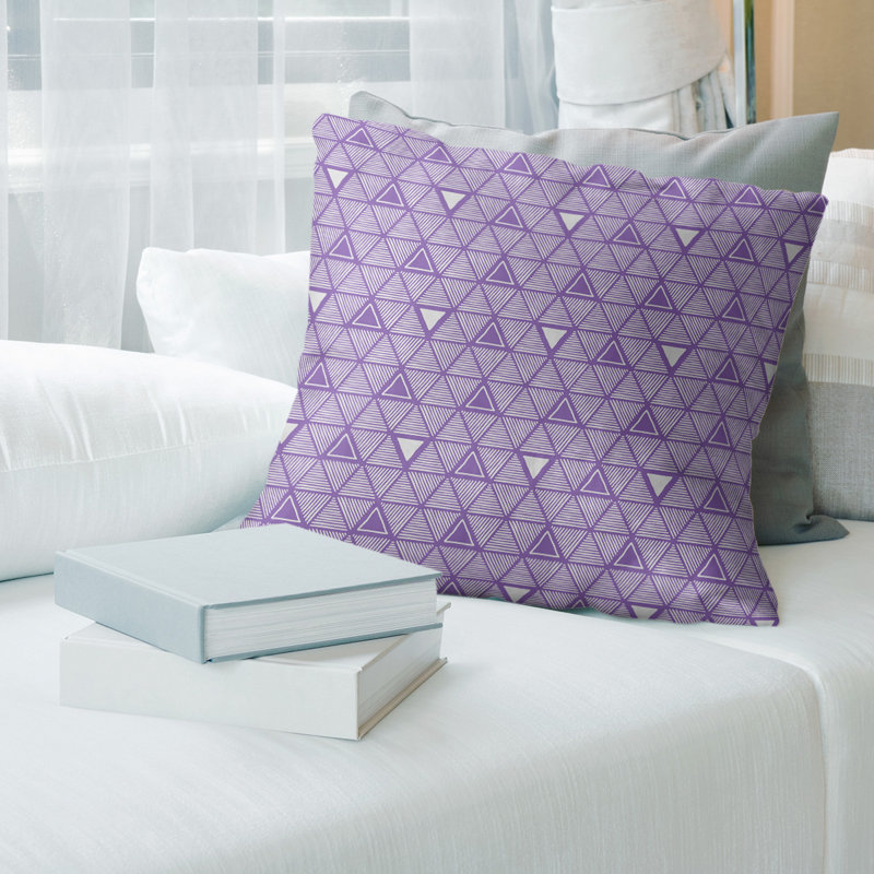 Coussin décoratif triangles dessinés à la main classiques, H 14 po x l 14 po, Duvet synthétique, Mauve clair