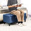 Banc de rangement bleu foncé By, revêtement en lin recouvert de boutons, chambre à coucher polyvalente et repose-pieds en lin, plateau pour la maison et les espaces intérieurs, solution de repos fonctionnelle