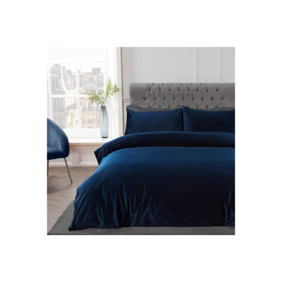 Nyle Polyester Solid Colour Duvet Cover Set with Pillowcases Included