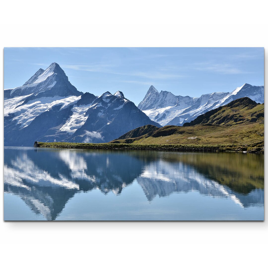 Leinwandbild Bergsee mit schneebedeckten Bergen - Schweiz