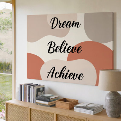 Toile dans une ambiance sereine, design minimaliste avec trois formes d'art chevauchant des formes organiques dans des tons doux et discrets de beige sur toile blanche