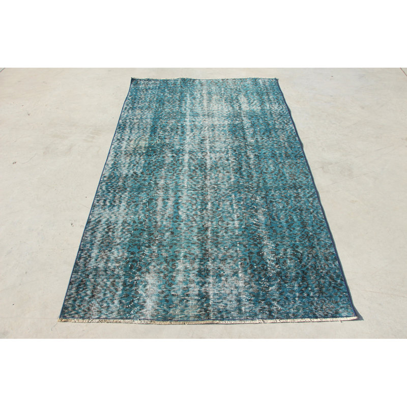 Tapis turc rétro fait à la main sur fond bleu, idéal pour décorer votre maison