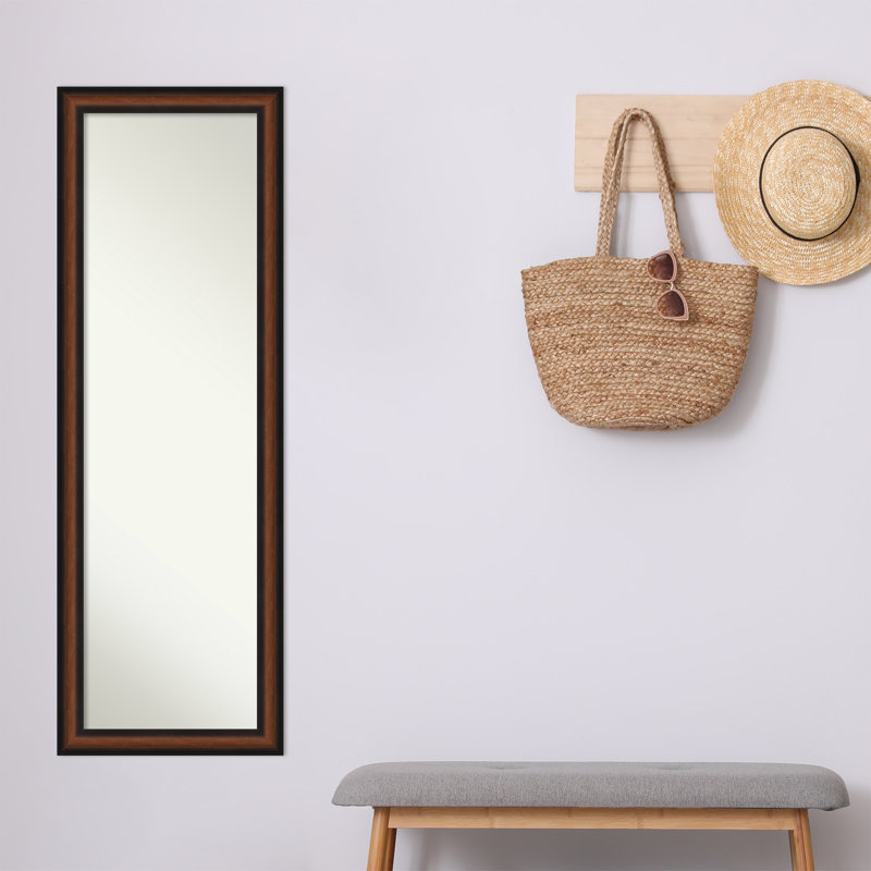 Miroir pleine longueur sur la porte Jalissa