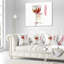 Coussin décoratif rouge sur fond blanc-89813917-89813918
