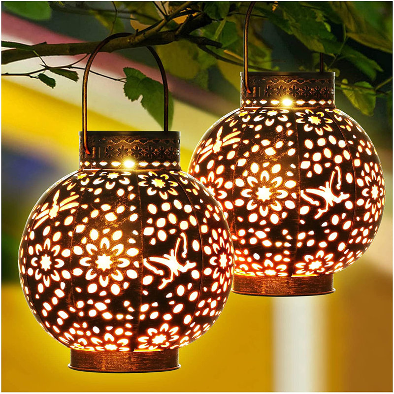 Lanterne solaire Kooper pour l'extérieur, lumières solaires suspendues, lanterne rétro en métal, lanternes de table imperméables décoratives, lumières de jardin solaires, éclairage à DEL pour clôture de jardin, patio, décoration de jardin, paqu