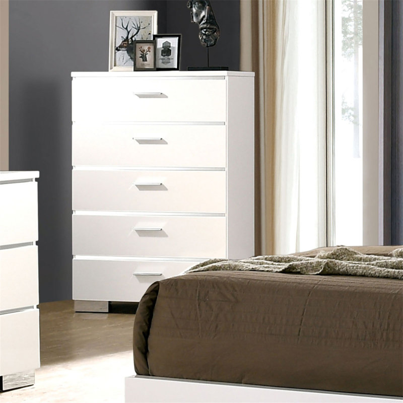 Commode 1 pièce à cinq tiroirs de style contemporain avec accents chromés blanc brillant et finition chromée