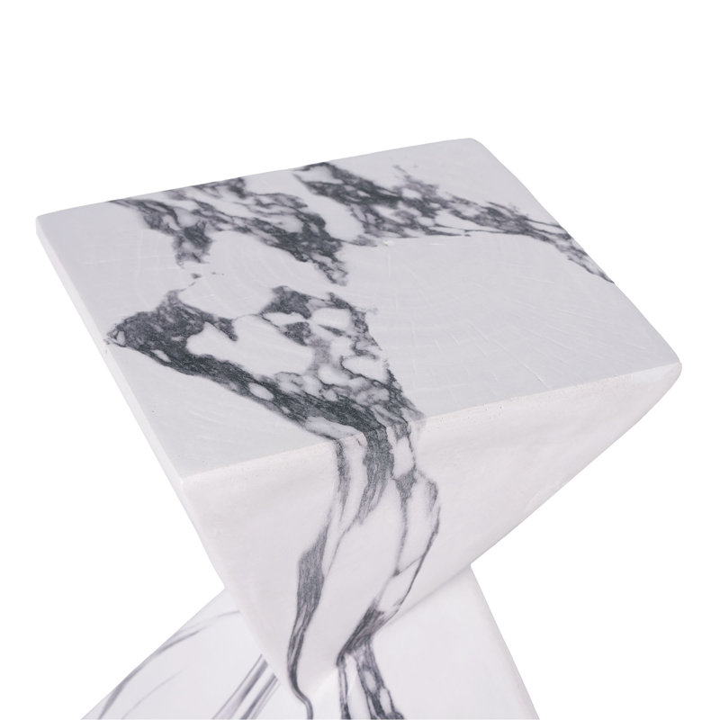 Table d'appoint moderne en béton 18,5 po de hauteur, table de bout de patio avec motif cannelé sculptural, table d'appoint minimaliste géométrique résistante aux intempéries pour jardin, balcon et bord de piscine, faux marbre