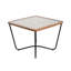 Table basse carrée élégante avec dessus en verre découpé géométriquement et structure en fer robuste pour un aspect vieilli. Plateau en verre trempé, cadre en métal noir, montage facile.