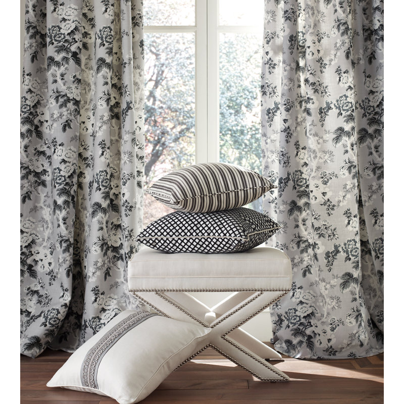 Botanica Pomfret Fabric, Carbon