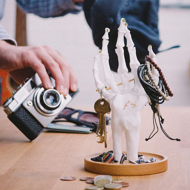 Figurines & Sculptures