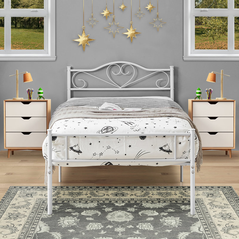 Structure de lit simple en métal avec tête et pied de lit, lit plateforme blanc moderne avec tête de lit victorienne décorative, sommier à lattes en acier robuste, aucun sommier requis, rangement sous le lit