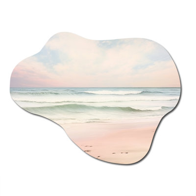 «Ocean Tranquility Tender Pink Pastel Sunrise I», art mural asymétrique en forme de nuage de plage
