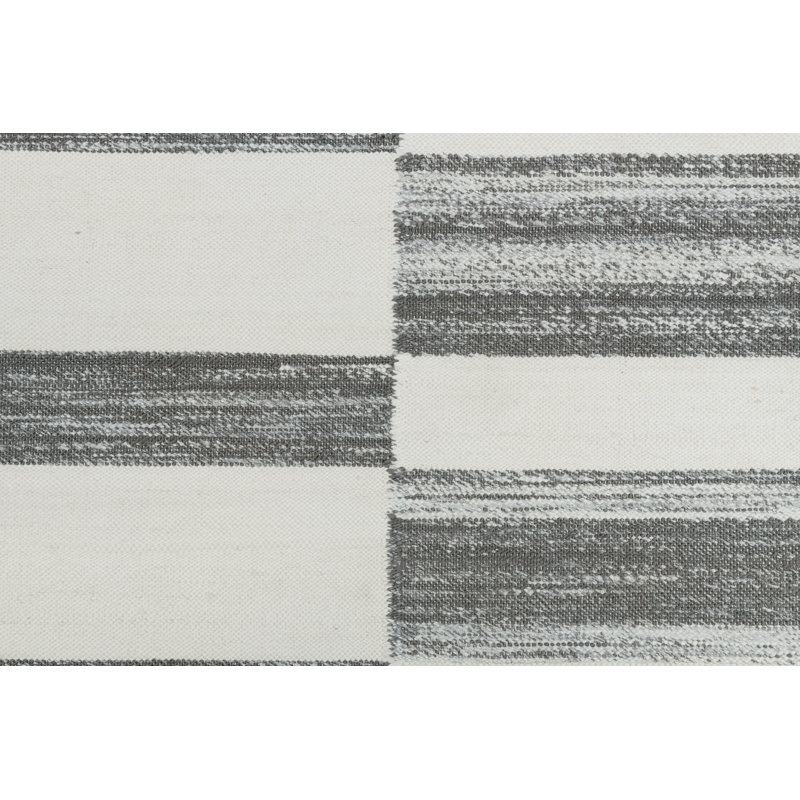 Kendi, Rectangle 6' x 9', Silver
