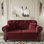 Canapé en velours de 63 po avec garniture cloutée et accoudoirs roulés, canapé Chesterfield moderne de style Mid-Century capitonné avec boutons, bourgogne de 63 po
