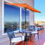 Abat-jour de patio extérieur demi-parasol - Parasol de patio de 9 pi avec manivelle - Petit auvent pour balcon, table ou terrasse par Pure Garden (Orange brûlé)-33048761