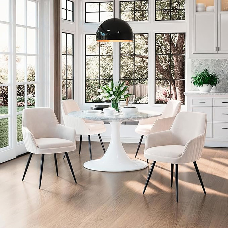 De 2 fauteuils d'appoint rembourrés à dossier en forme de canal de style moderne Mid-Century beige avec rehaussement de sièges pour l'intérieur