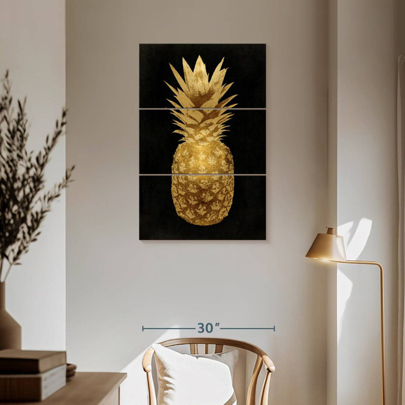 Yarlin - Ananas doré sur fond noir II, H 57 po x l 36 po