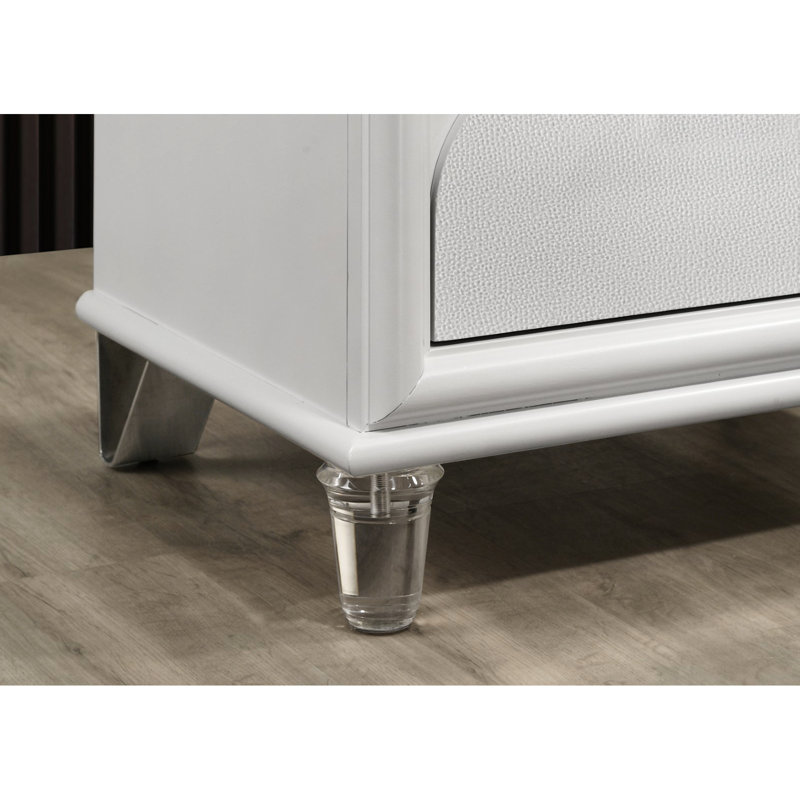 Table de chevet classique blanc perle classique avec poignées en acrylique, plateau doublé de feutre et pieds à 2 tiroirs coulissants en métal, conception facile à assembler