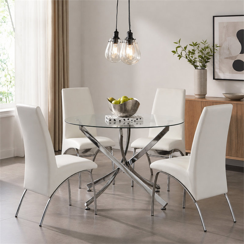 Table de salle à manger avec plateau rond en verre et base chromée; Son design minimaliste et aéré le rend adapté à un large éventail d'espaces intérieurs.