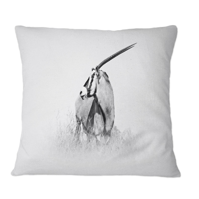 Gemsbok africain en noir et blanc - Coussin décoratif à imprimé traditionnel, 16 po x 16 po