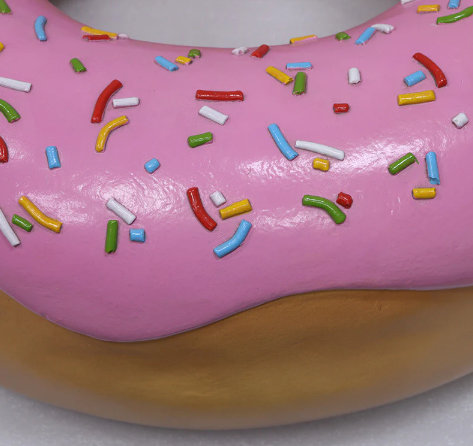 Statue de grand beignet Henghold rose avec paillettes arc-en-ciel