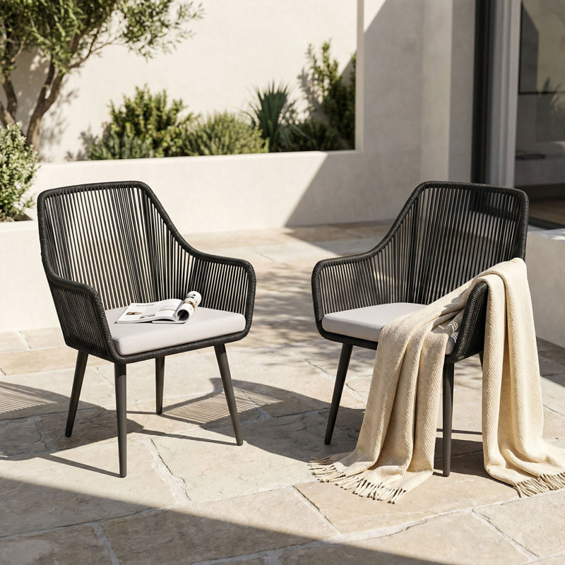 Chaise de patio avec coussin Cassil, Structure noir / coussin gris clair