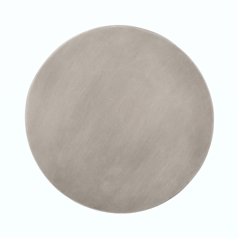 Table de bout moderne en béton léger avec base à piédestal, parfaite pour une utilisation élégante ou fonctionnelle à l'extérieur ou à l'intérieur.