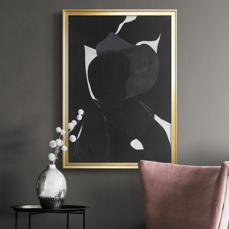 Night Bloom I, toile encadrée de qualité supérieure - prête à être accrochée, H 30,5 po x l 22,5 po, Doré