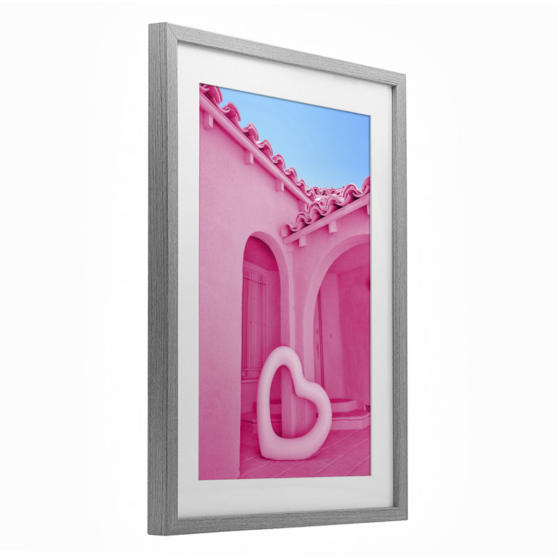 «Pink Pop Heart at Villa», reproduction encadrée sous verre, design par Lish Creative, H 20 po x l 14 po, Cadre de ferme gris