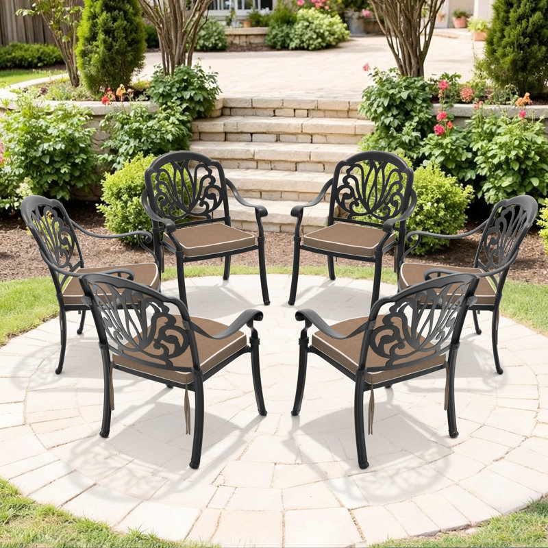6 pièces de chaise de patio en fonte d'aluminium, structure noire, coussins bruns, fonte traditionnelle pour un look élégant, résistant aux intempéries et au revêtement, 6 pièces larges et empilables avec structure