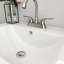 Plateau de meuble-lavabo en céramique blanc avec lavabo (comptoir seulement) L 24 po x l 18 po