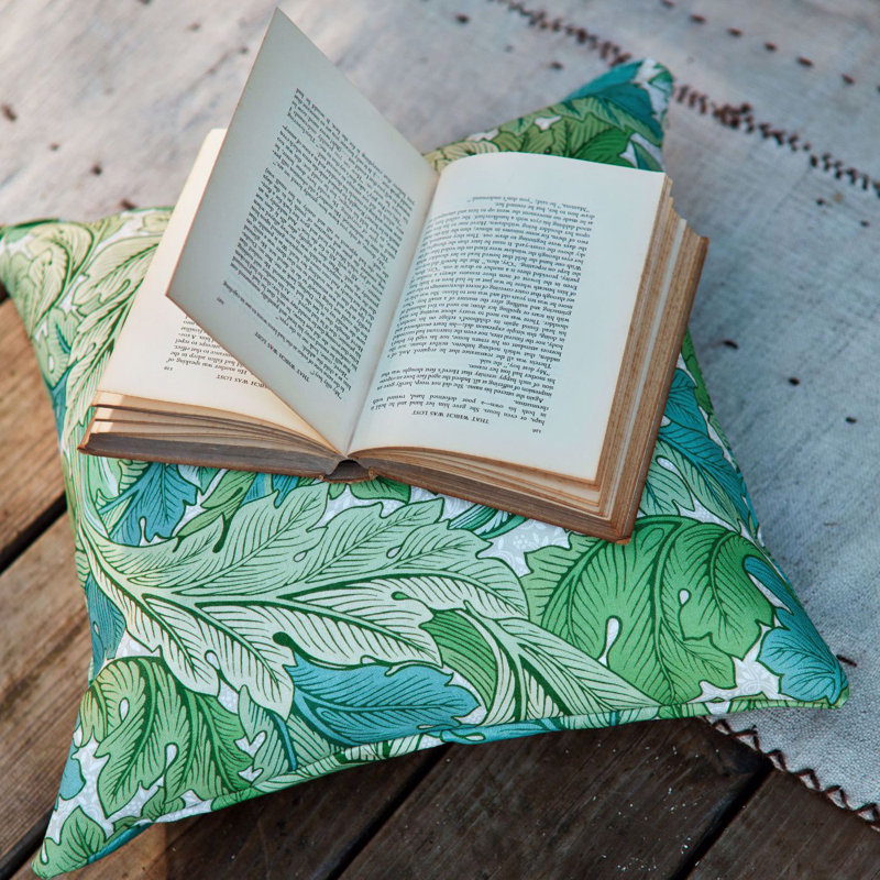 Acanthus Fabric, Nettle/Sky Blue