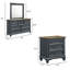 Ensemble de chambre à coucher en bois patiné Semaj avec lit à panneaux très grand, commode, miroir, 2 tables de chevet, commode-1085753092-1085754843-1322464225